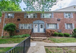 Building Photo - 9 Wedgewood Dr