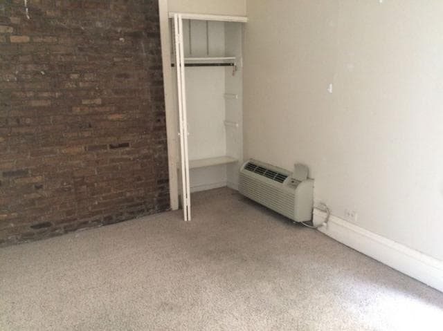 Building Photo - 2 bedroom in Chicago IL 60657
