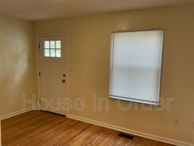 Building Photo - 5 Rathfarnham Rd