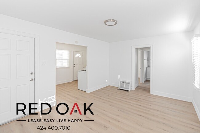 Building Photo - ~$200 OFF Each Month~ Cozy, Sun-Drenched O...