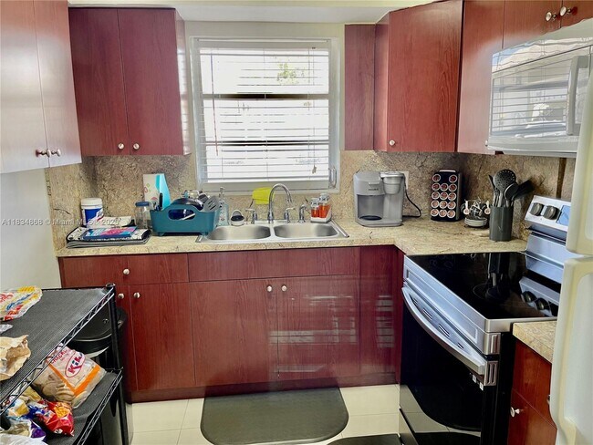 Foto del edificio - 7328 SW 82nd St