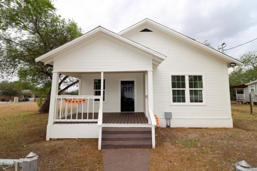 347 4th St, Poteet, TX 78065 House Rental in Poteet, TX
