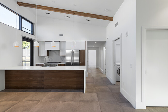 Kitchen - Cedros Gardens