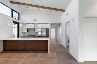 Kitchen - Cedros Gardens