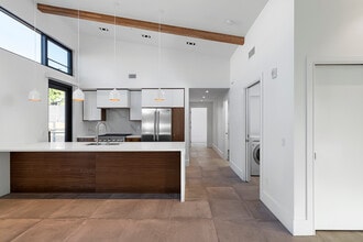 Kitchen - Cedros Gardens