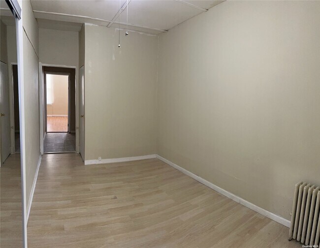 Foto del edificio - 60-49 56th St