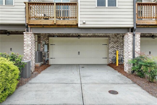 Building Photo - 1339 Faircrest Wy