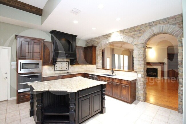 Building Photo - 1418 Greenbriar Dr