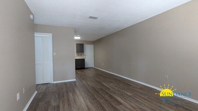 Foto del edificio - Cozy 2 Bedroom, 1 Bath End Unit in Fort Wa...