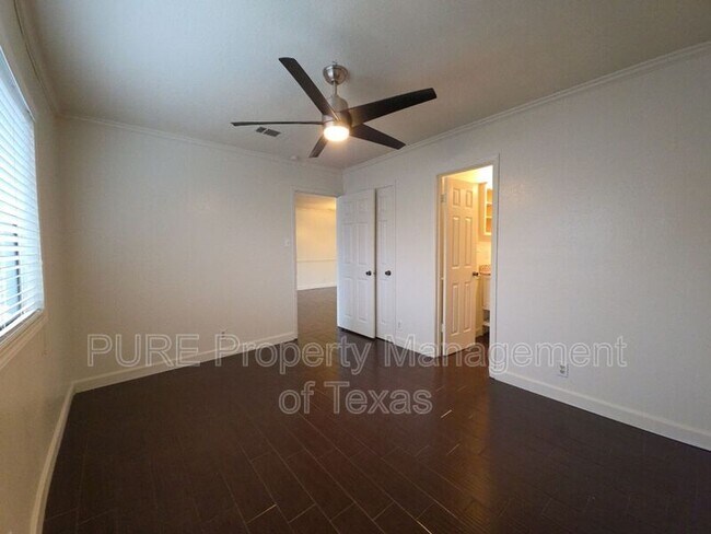 Foto del edificio - 8708 Piney Point Dr