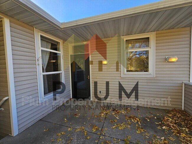 Foto del edificio - 5104 Village View Way