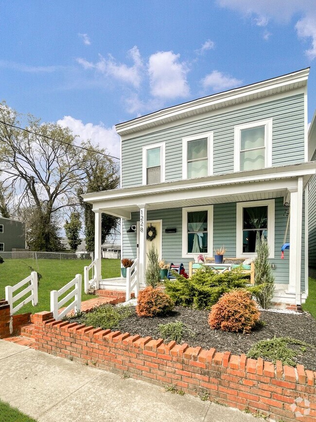 Building Photo - 1228 N 32nd St