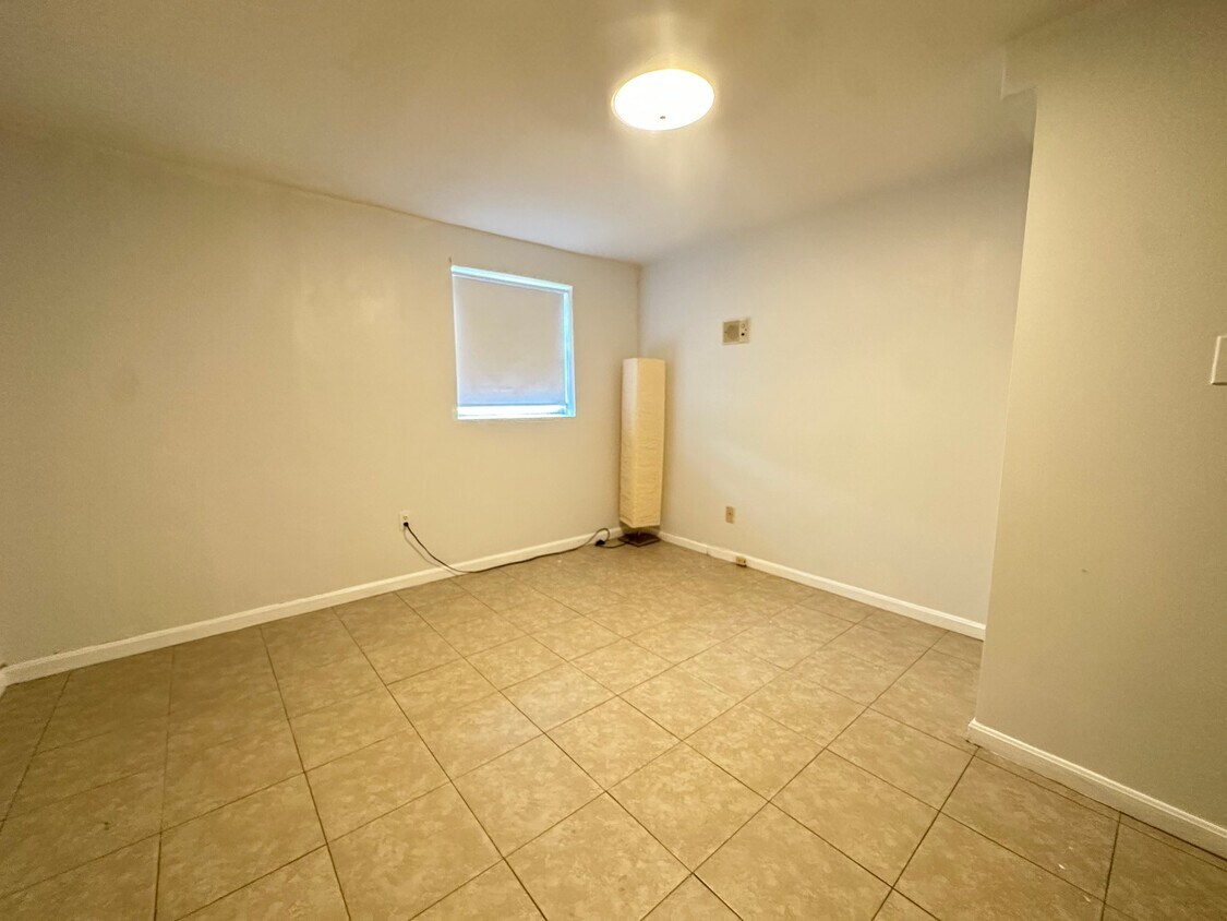 Foto del edificio - 7501 Elmore Ln