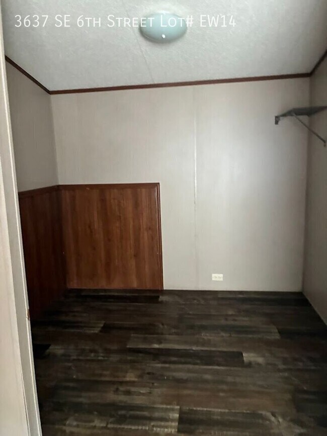 Foto del edificio - 3637 SE 6th St