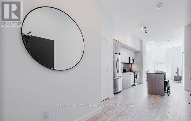 Building Photo - 125 Bronte Rd