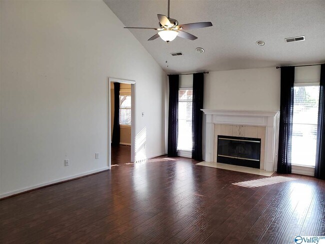 Foto del edificio - 1100 Leeward Dr SE