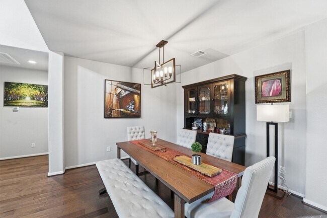Foto del edificio - 14324 Prospect Park Ln