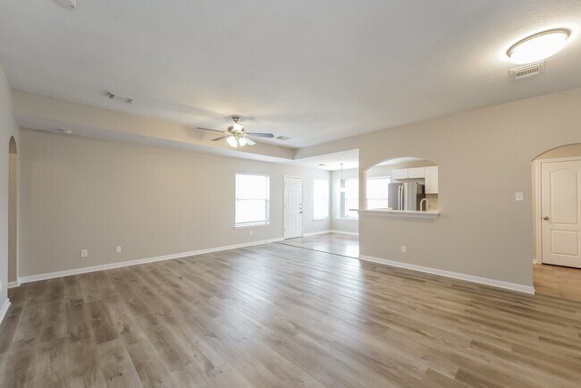 Foto del edificio - 5103 Santrey Dr