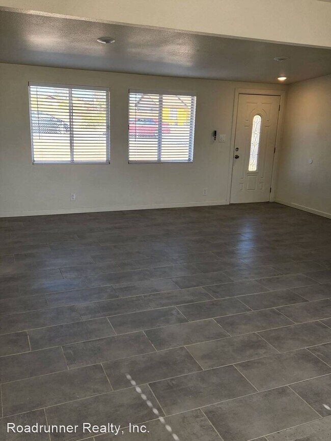 Building Photo - 3 br, 1 bath House - 5647 Chia Ave