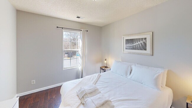Foto del edificio - 56 Middleton Ct