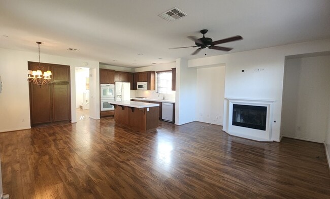 Building Photo - 476