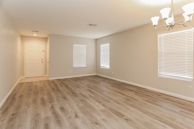 Foto del edificio - 8024 Roundup Ridge St