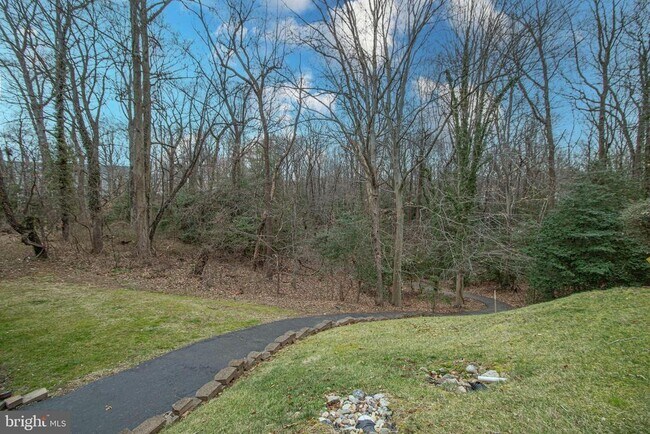 Building Photo - 655 Burtons Cove Way