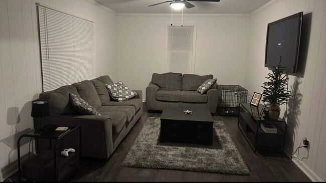 Living RM - 1027 Michigan Ave