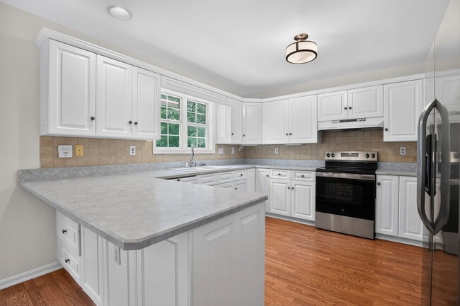 Building Photo - 20787 Red Rose Ct
