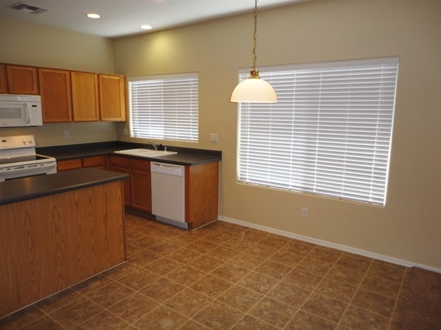 Foto del edificio - 14216 W Columbus Ave