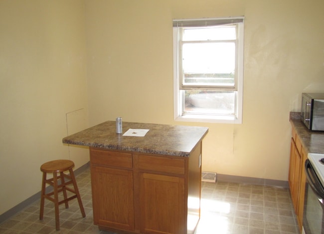 Building Photo - 844 E Gorham St