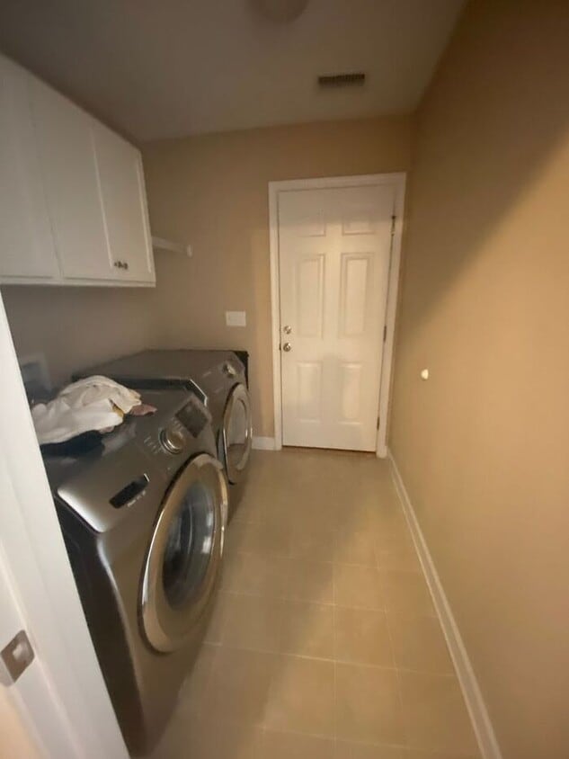 Windsor Park 3BR/2 car garage/fenced! - Windsor Park 3BR/2 car garage/fenced!
