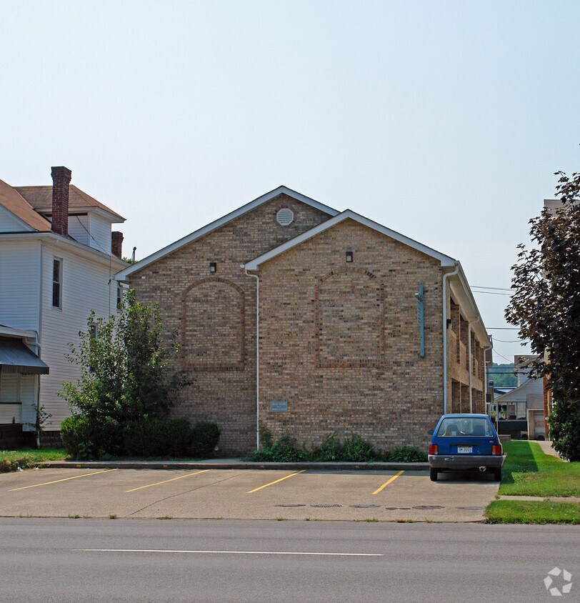 Building Photo - 2465 3rd Ave