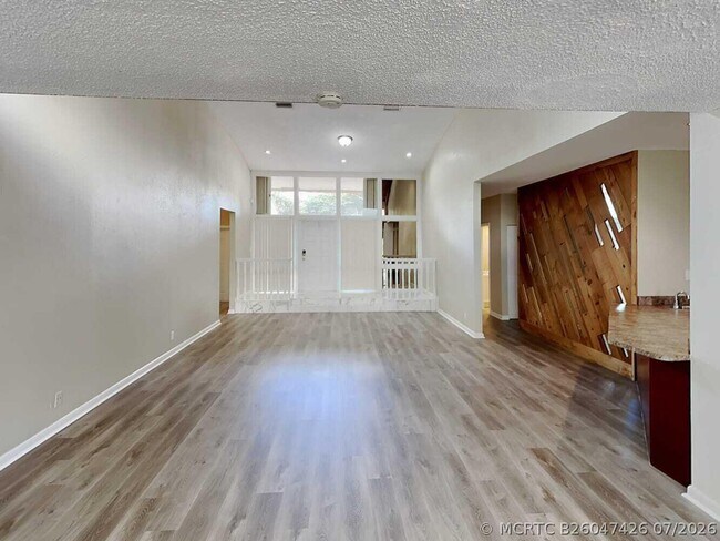 Building Photo - 8041 Buttonwood Cir