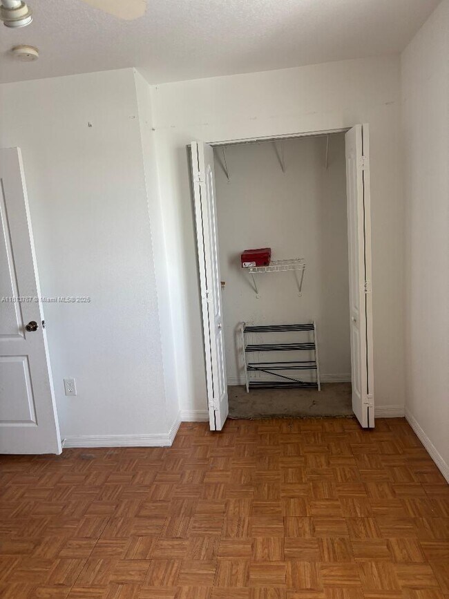 Foto del edificio - 8340 NW 103rd St