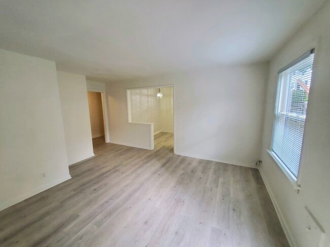 Building Photo - 3449 33rd Ave W