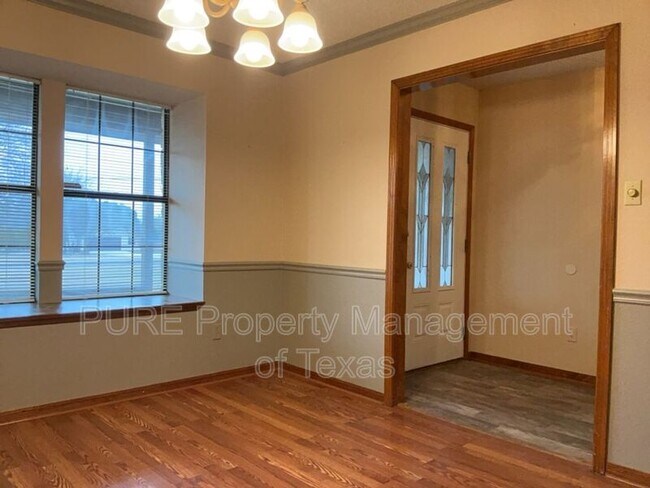 Foto del edificio - 2004 Walsh Dr