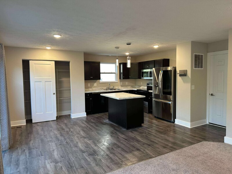 Foto principal - 2188 Pine Valley Dr