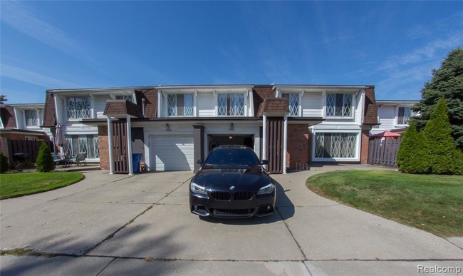 Building Photo - 29833 City Center Dr