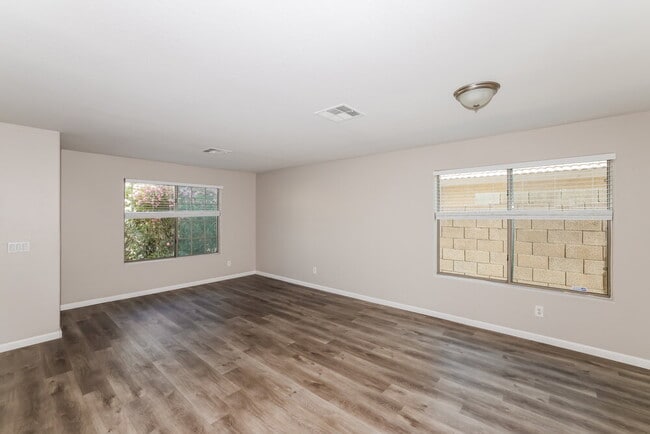Foto del edificio - 8623 N 68th Dr