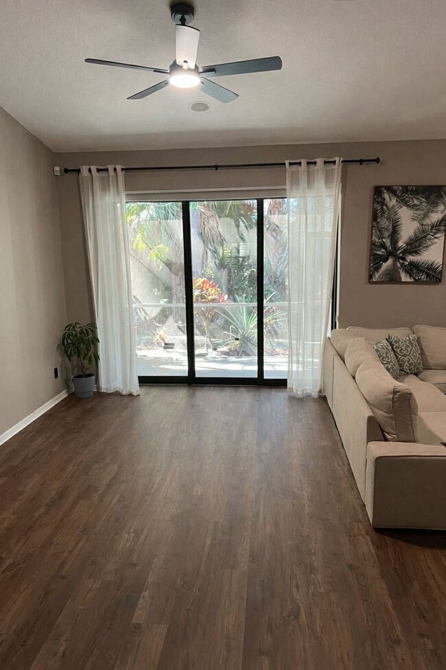 Foto del edificio - 7575 Meadow Lakes Dr