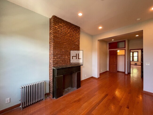 Foto del edificio - NO FEE Huge 2 Bed flex + Laundry Starr St