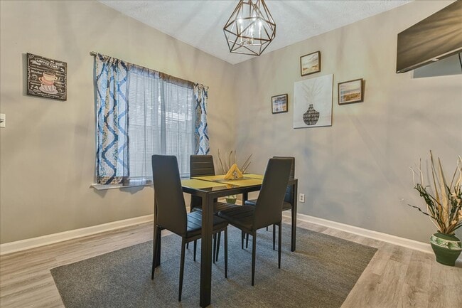 Dining Room - 721 Boston Cmn