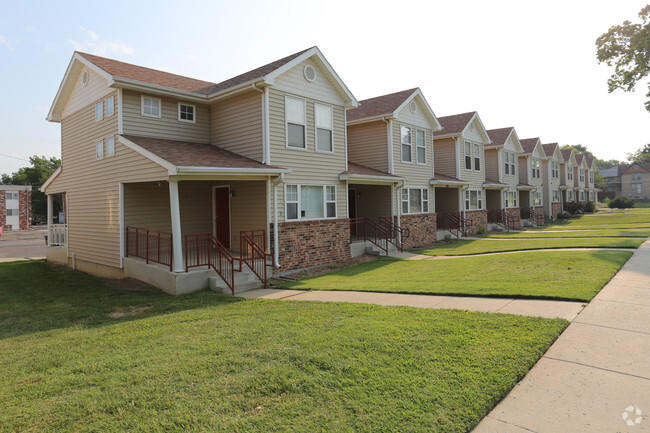 Building Photo - The Village at Old Town