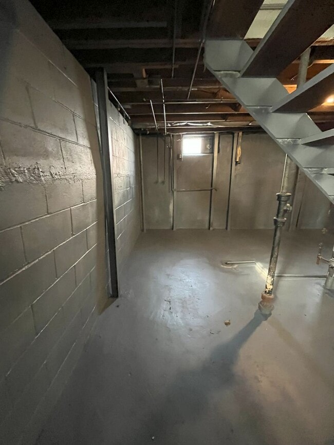 Building Photo - 2 Bedroom 1 Bath House for Rent!