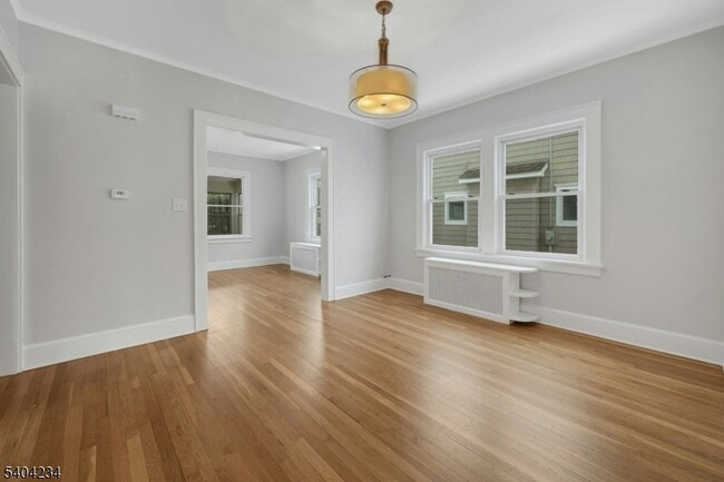 Building Photo - 5 Gates Ave