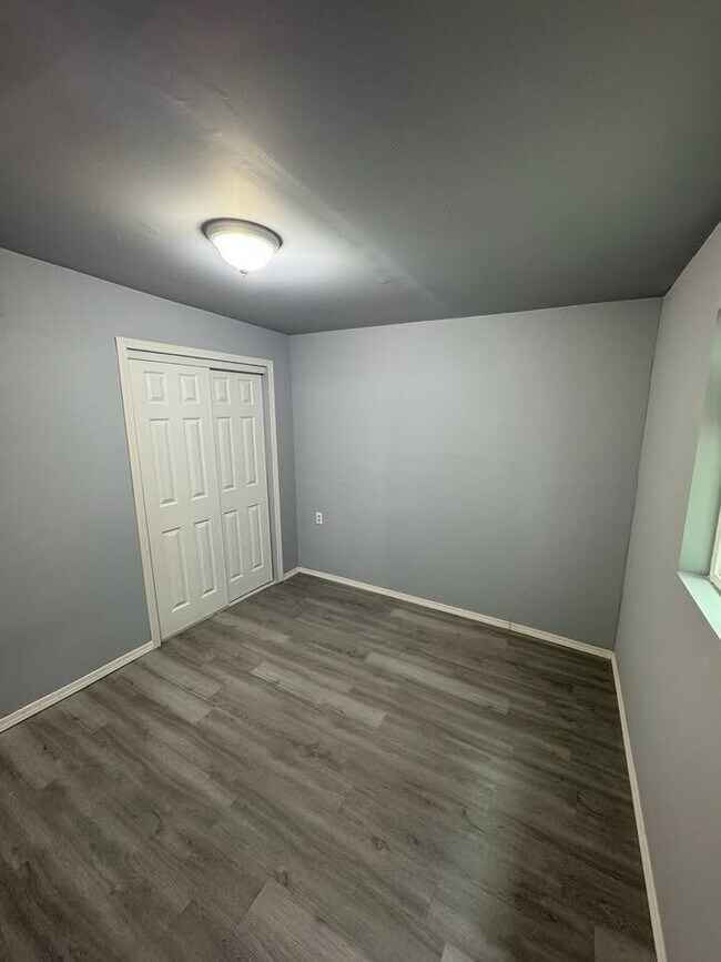 Foto del edificio - 435 E 5th St