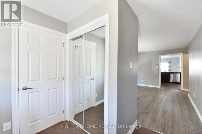 Photo du bâtiment - 348 Gallantry Way