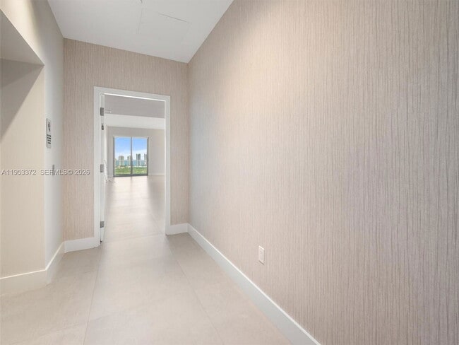 Foto del edificio - 16385 Biscayne Blvd