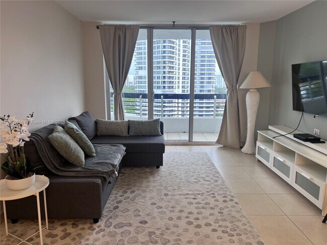 Foto del edificio - 3600 Mystic Pointe Dr